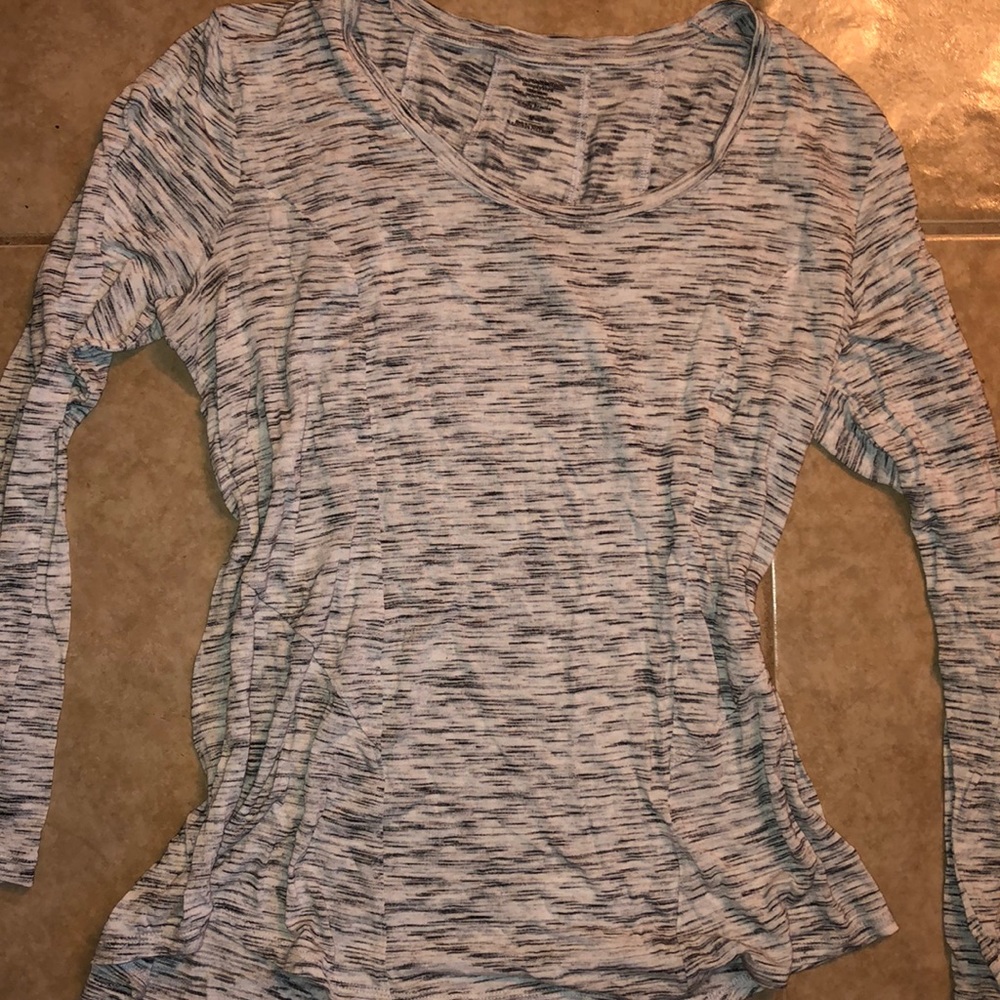 Flatter-fitting B&W Grey Long Sleeve